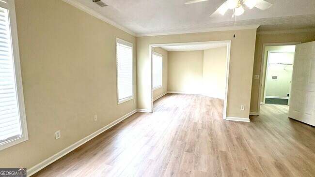 Building Photo - 2336 Pettit Dr