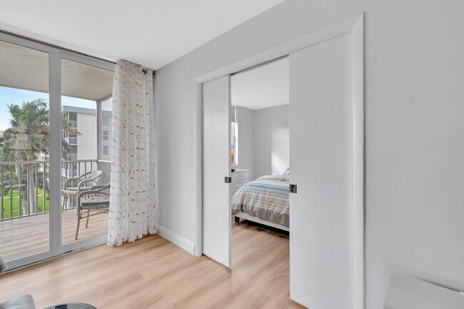 Building Photo - 1 Harbourside Dr