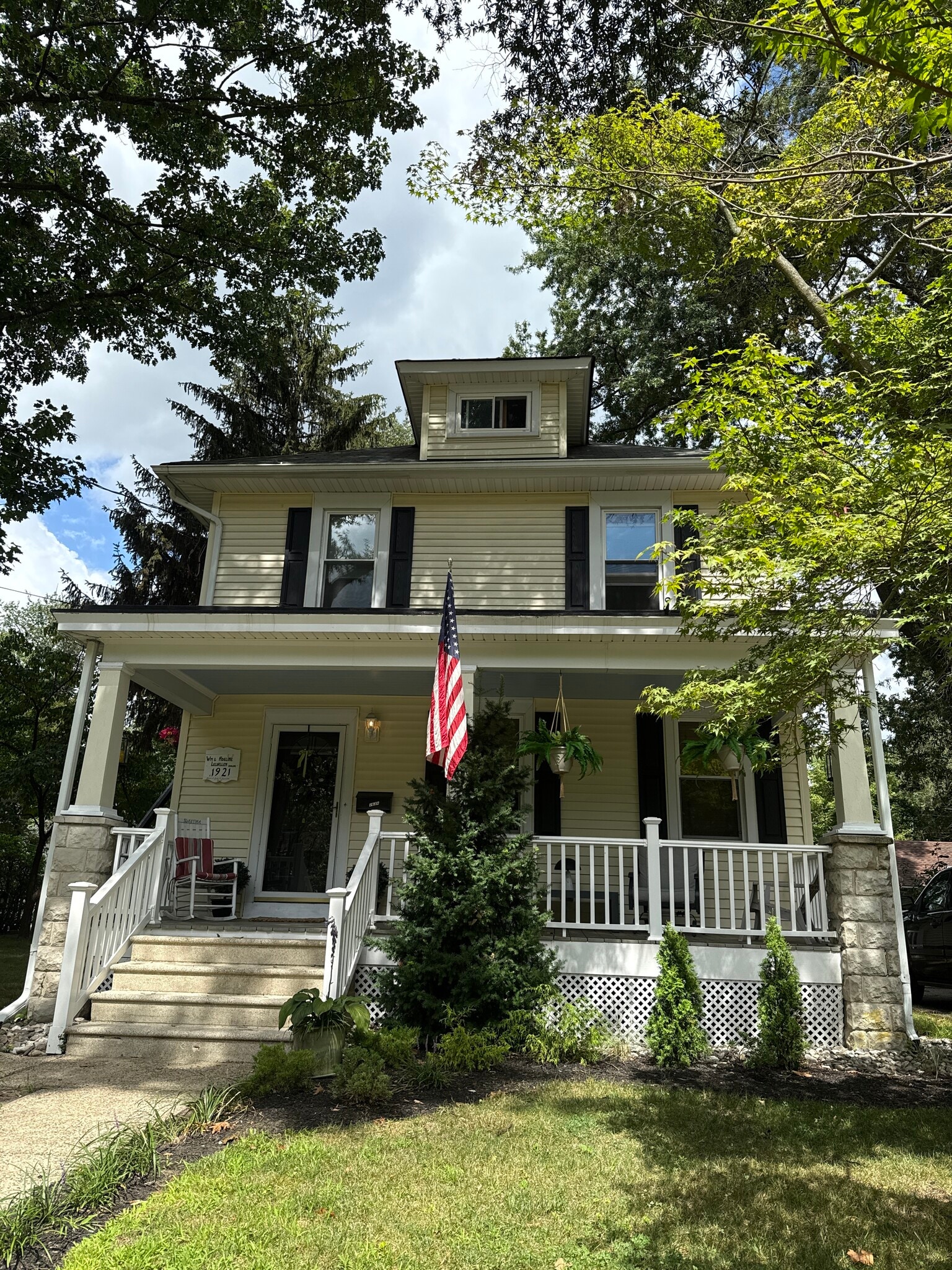 Apartment located on second floor - 263 W 3rd St
