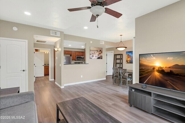 Building Photo - 2550 E River Rd