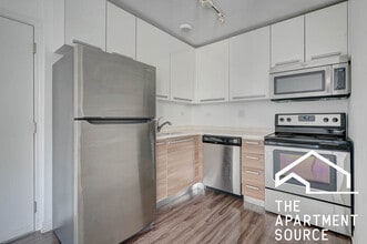 Building Photo - 925 W Carmen Ave