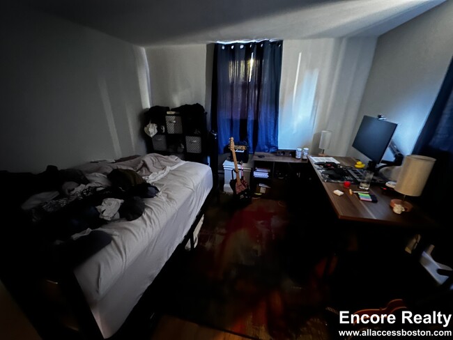 Building Photo - 63 Selkirk Rd