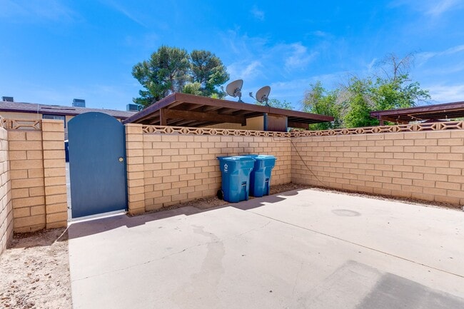 Building Photo - SPACIOUS 3BEDROOM TOWNHOUSE IN 89103 * COMING SOON *