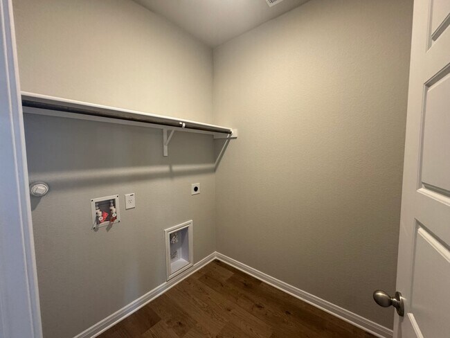 Building Photo - Stunning 3x2 Luxury Duplex in Buda, TX!