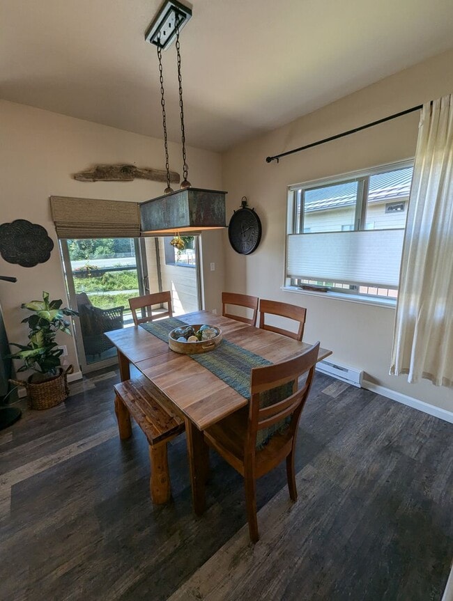 Building Photo - 2BD/1.5BA, Valley Condo, Utilities Include...