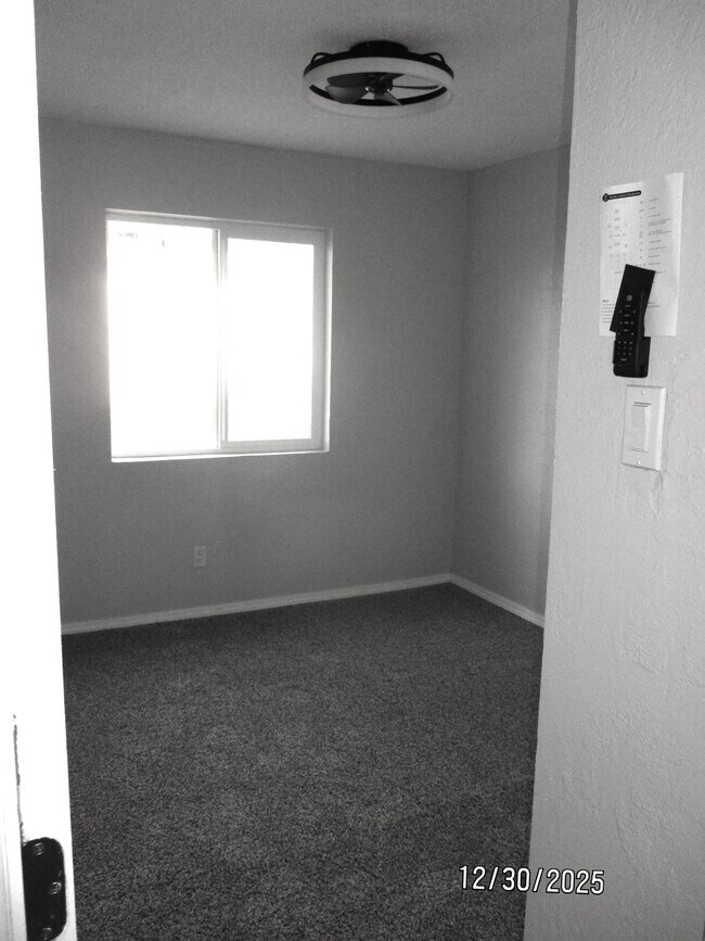 Building Photo - 13104 Oriente Ave NE