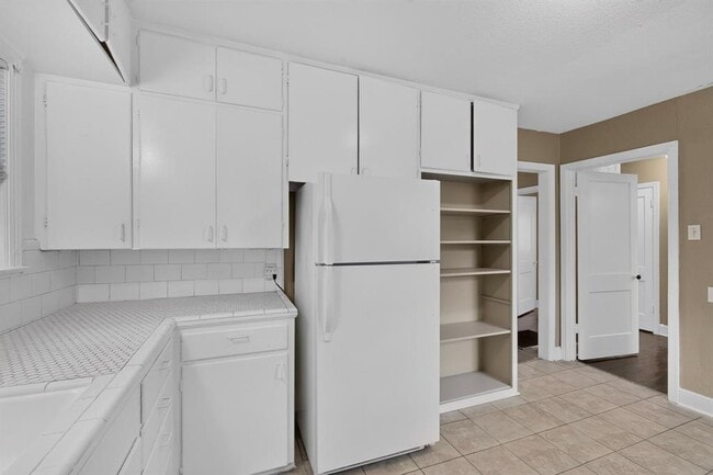 Building Photo - 3100 Breeze Terrace