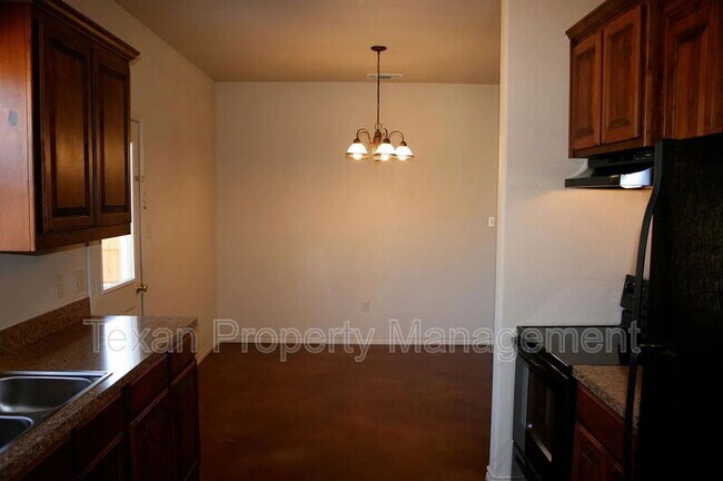 Building Photo - 3705 Mandy Dr