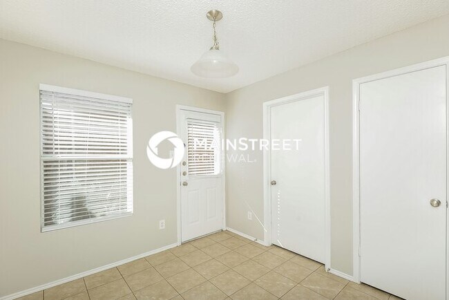Building Photo - 4 Bedroom Pet-Friendly Home in Arlington, TX with Main Street Renewal