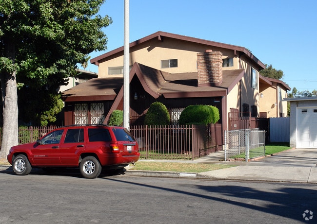 Building Photo - 545 E 97th St