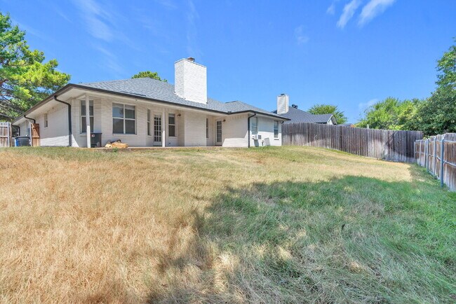 Building Photo - 691 Montana Ct N