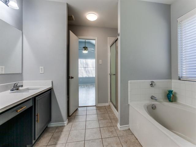 Building Photo - 1305 Greenbriar Ln