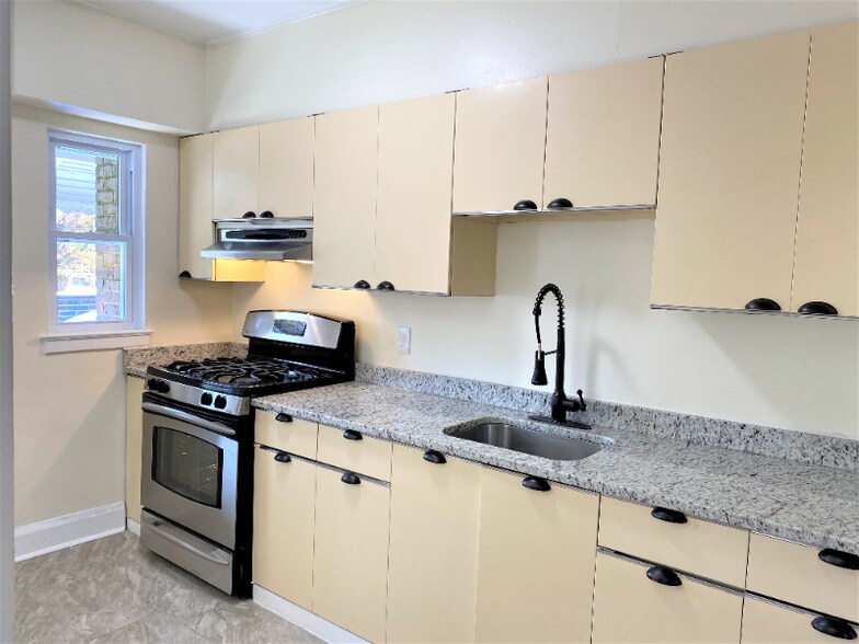 Building Photo - 95 Kentway