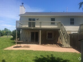 Building Photo - Great flexibility, proximity to Park/Lake ...