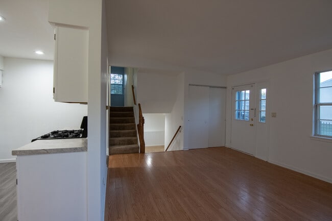 Building Photo - 300 Westwood Ct