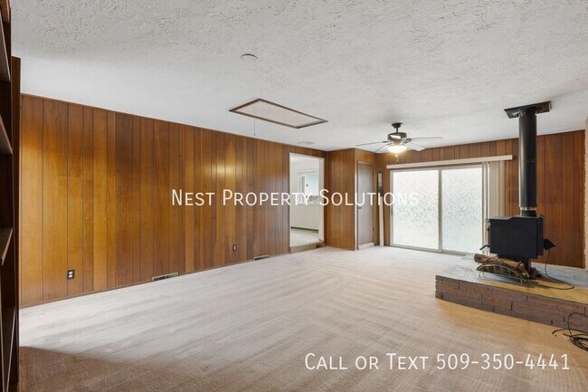 Building Photo - 603 N Crestview Dr