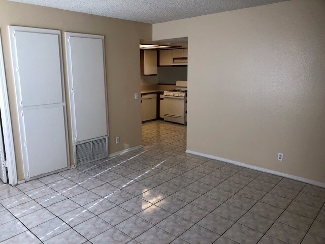 Building Photo - 23778 Parkland Ave