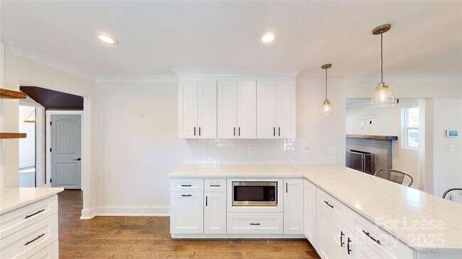 Building Photo - 1412 N Sharon Amity Rd