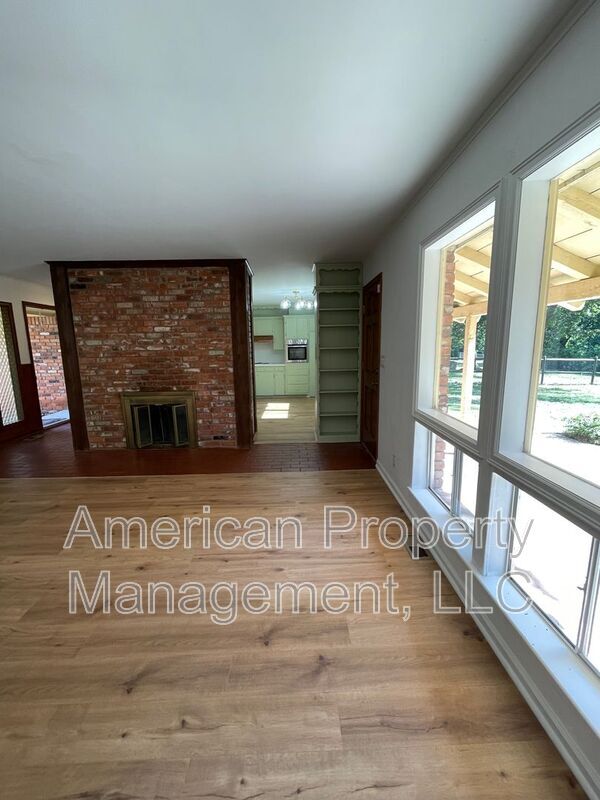 Building Photo - 5102 E 33rd St