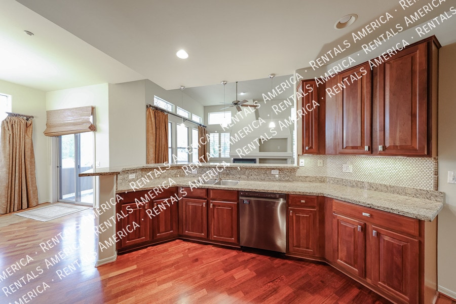 Building Photo - 7402 Hum Rd