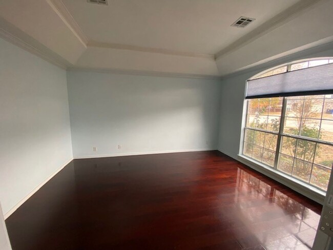 Building Photo - Two-Story Home, 4-5 bedrooms, 2.5 bathroom...