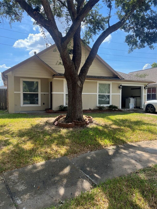 Building Photo - 15303 Riverside Grove Dr