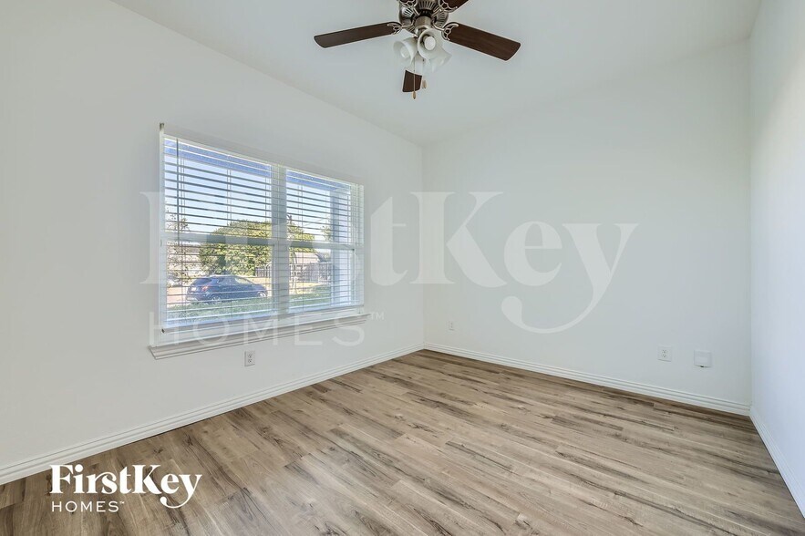 Building Photo - 7384 Parkside Pl Dr