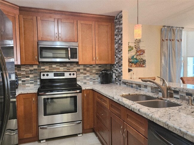 Building Photo - 3505 S Ocean Dr