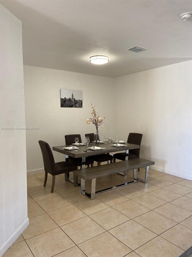 Building Photo - 8728 NW 113th Ct