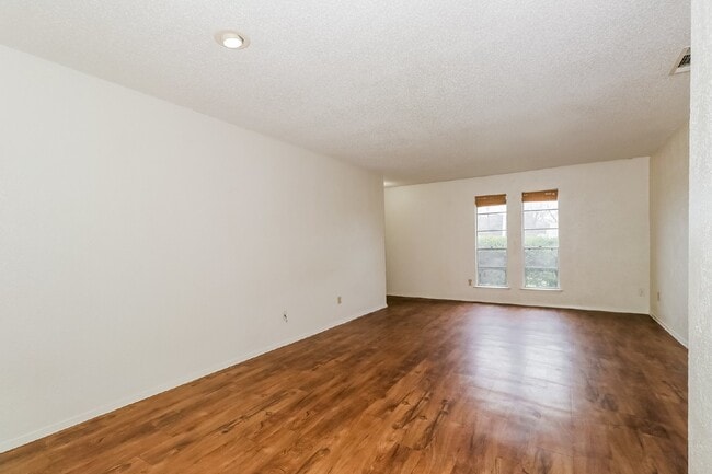 Building Photo - 323 W William Cannon Dr