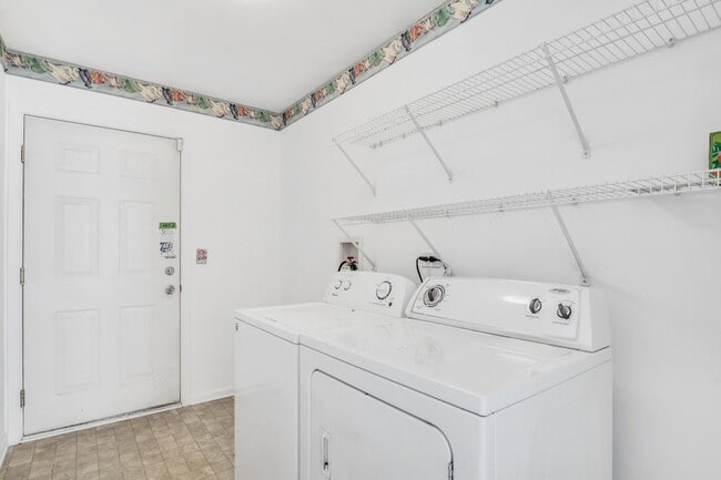Building Photo - 849 Bell Flower Ln