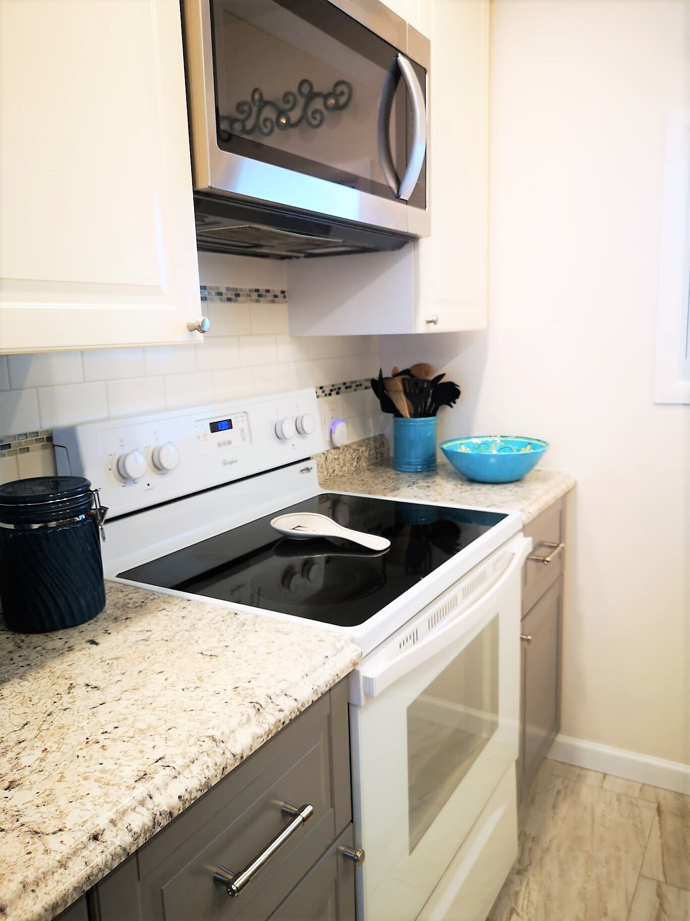 Fully Equipped Kitchen - 1433 S Belcher Rd