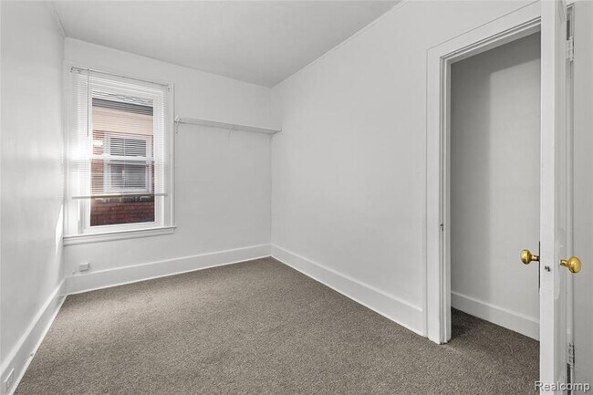 Building Photo - 1157 Virginia Park St
