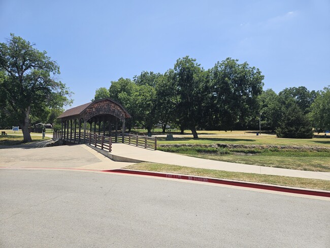 Bear Creek Park 5 minute walk - 332 Cheyenne Trl