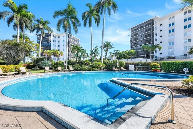 Building Photo - 2211 Gulf Shore Blvd N