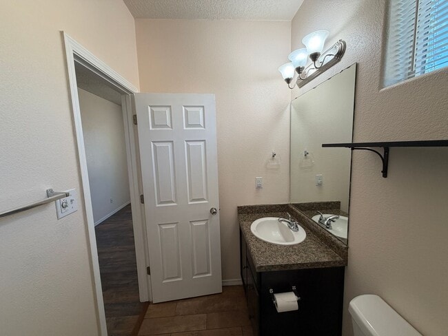 Building Photo - 2 Bedroom Single Story Town Home Available Near 98th St SW & Dennis Chavez Blvd SW!