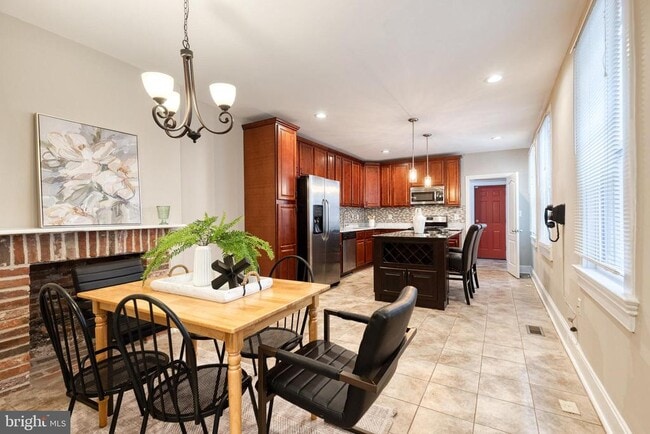 Building Photo - 23 N Chester St