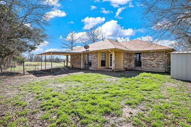 Building Photo - 223 E Pritchard Ln