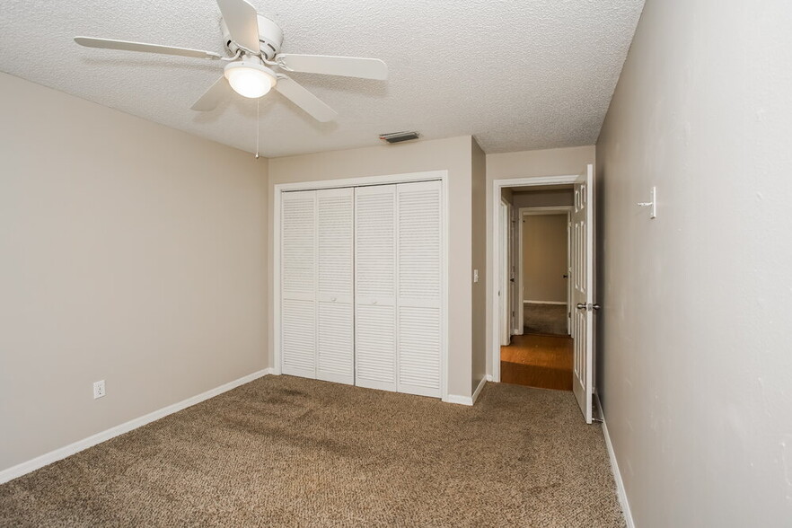 Building Photo - 2909 Starmount Dr