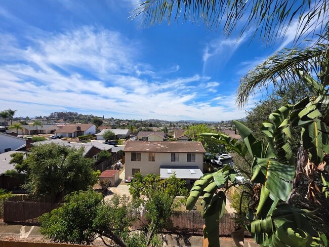 Building Photo - Large 3 bedroom home in quiet neighborhood cul-de-sac with amazing views