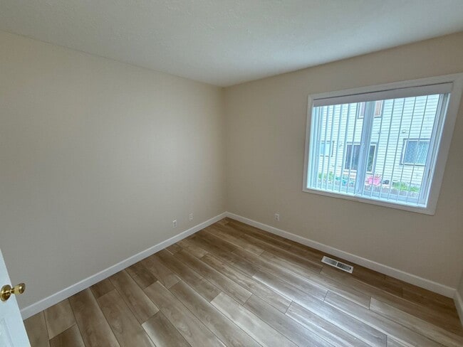 Building Photo - 5512 Murray St SE