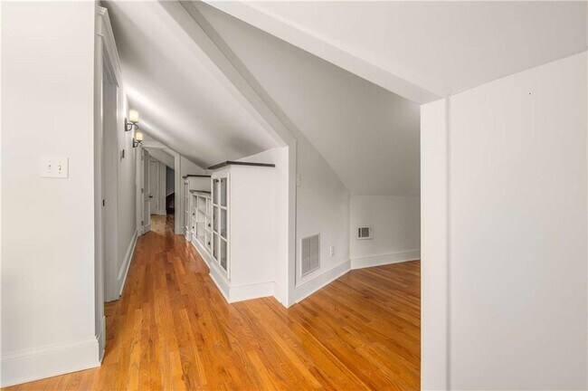 Building Photo - 787 Flat Shoals Ave SE