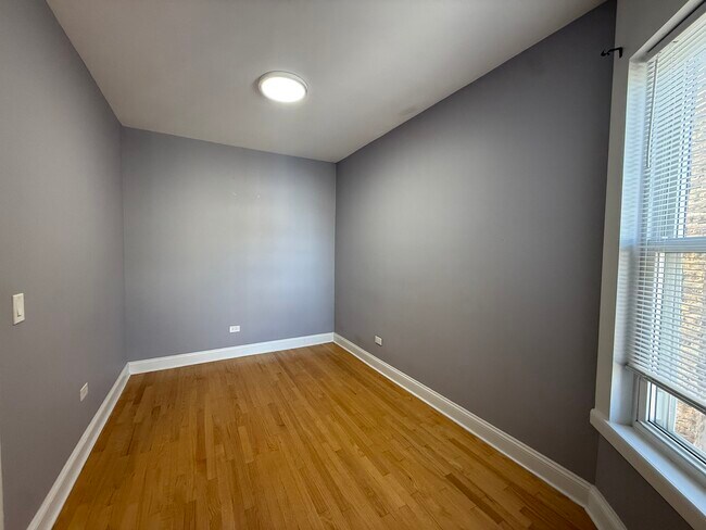 Building Photo - 2449 N Ridgeway Ave