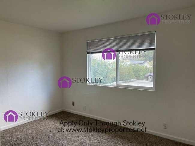 Building Photo - 35 Roberts St