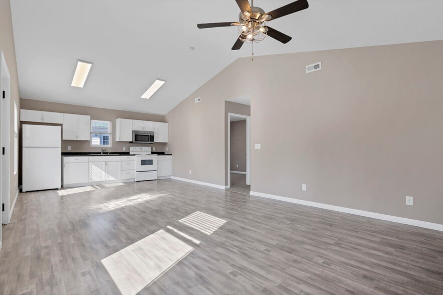 Building Photo - 98 Burt Ave