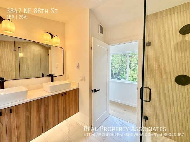 Building Photo - 3847 NE 88th St