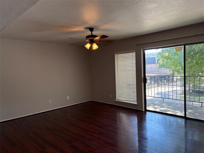 Building Photo - 2822 S Bartell Dr