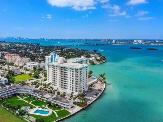 Building Photo - 10350 W Bay Harbor Dr