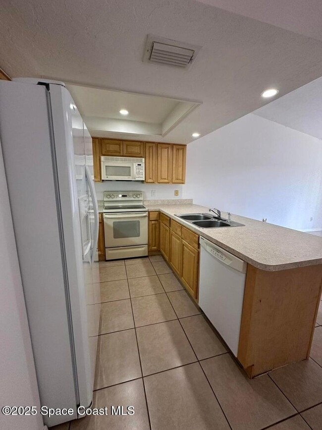 Building Photo - 1217 Schumann Dr