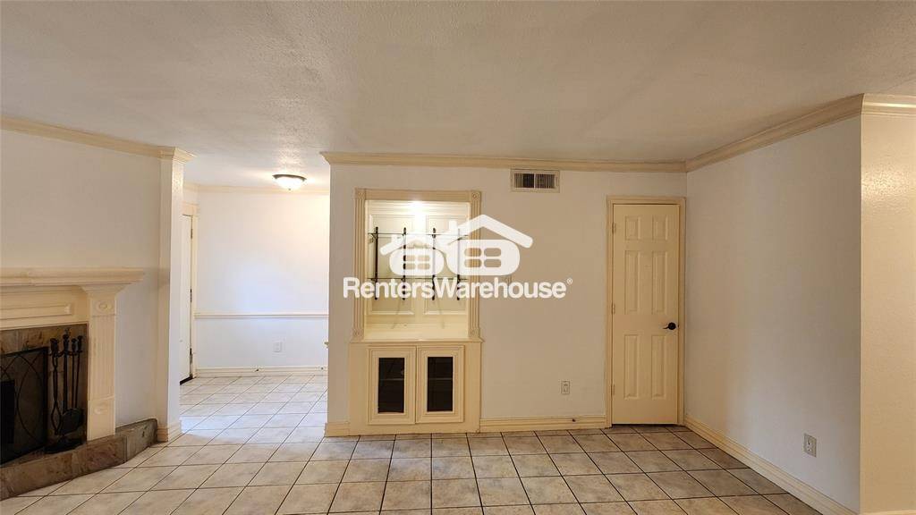 Building Photo - 2508 Bering Dr